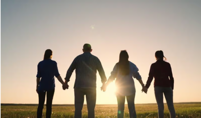 people_togther_holding_hands